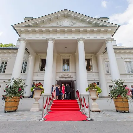 & Palac Szálloda Mała Wieś