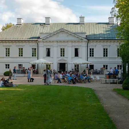 Hotel & Palac Mala Wies